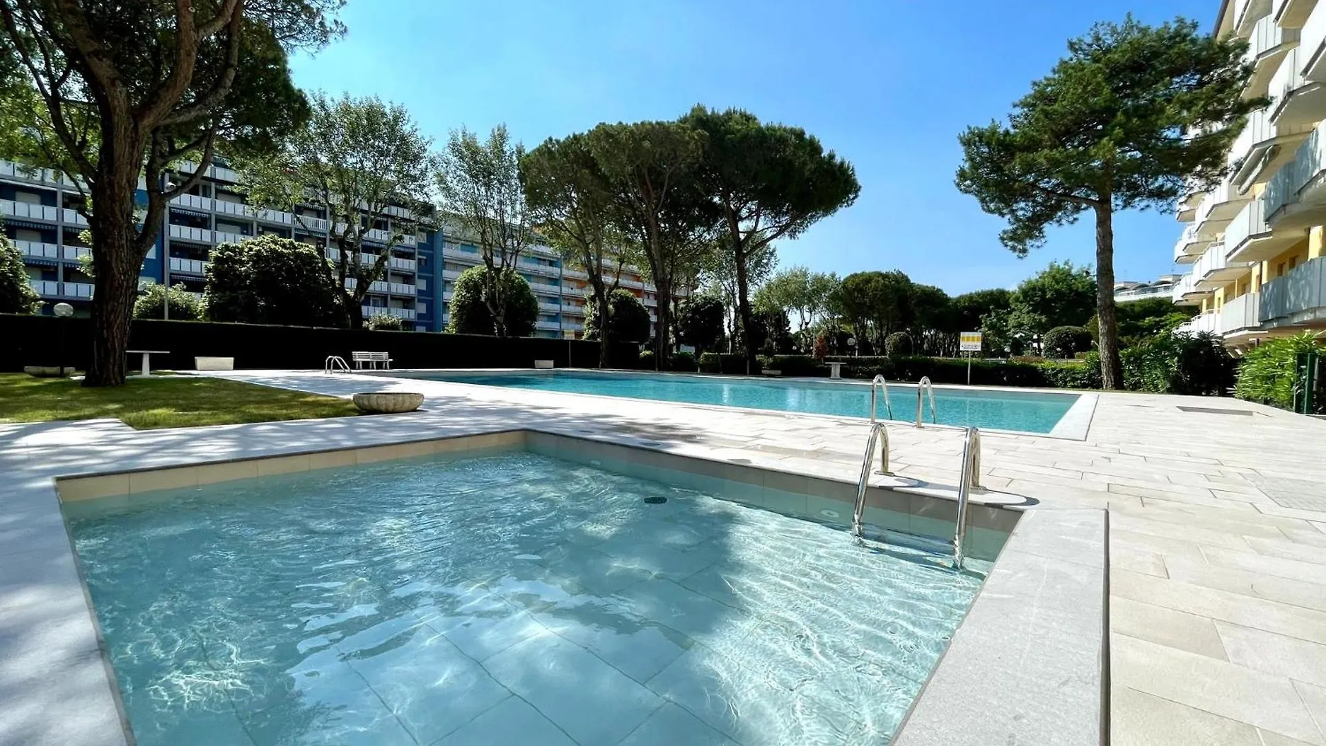Nice And Cozy Apartment With Pool - Beahost